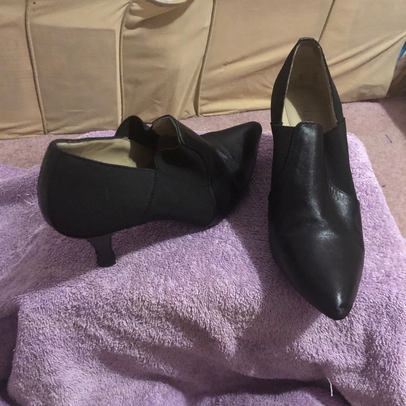 Comfortable Black Leather Sophisticated ankle booties 1920 pointed kitten heels - Picture 13 of 13